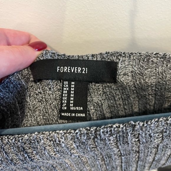 Forever 21 Off the Shoulder Grey Crop Top - Picture 2 of 3